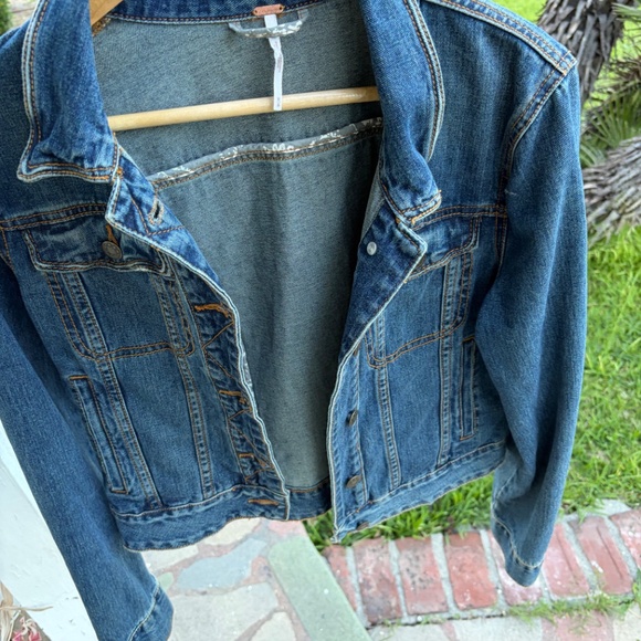 Free People Denim Jacket Medium Wash | Zig-Zag Stitch Detail | Size M 🦋 - Picture 10 of 13